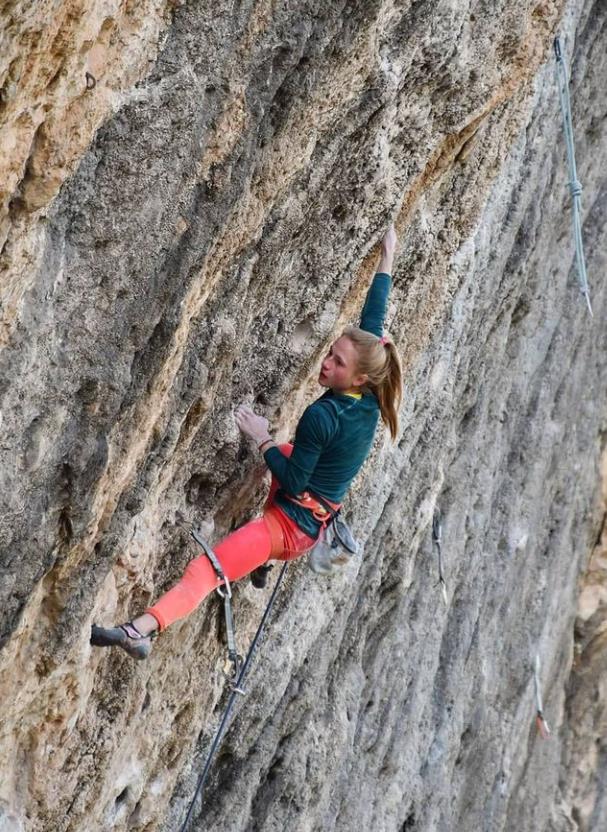 Martina Demmel  climbing Joe Cita (F9a). ?: @tonimasbuchaca